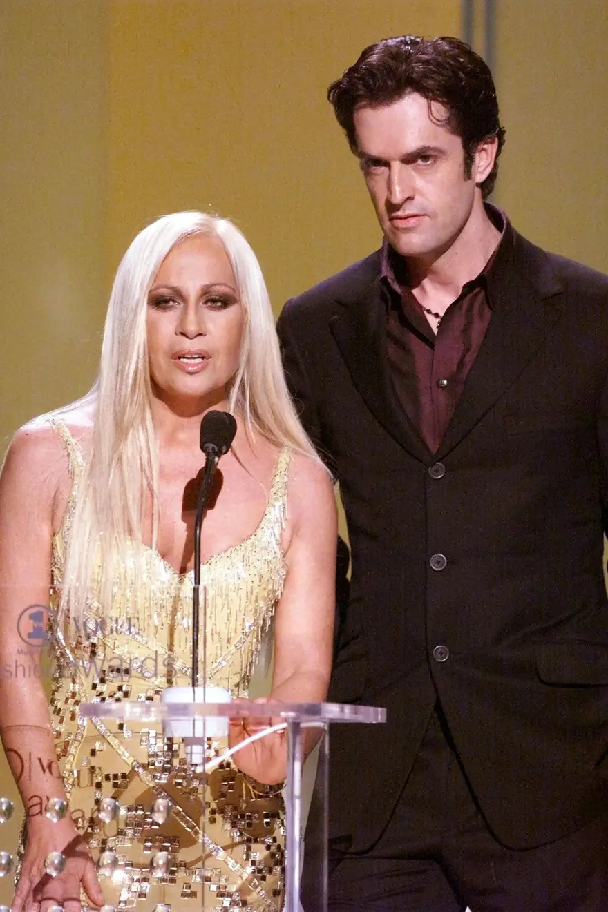 Moda ikonu Donatella Versace'yi görenler tanıyamadı! "Tarihteki en büyük değişim" 3