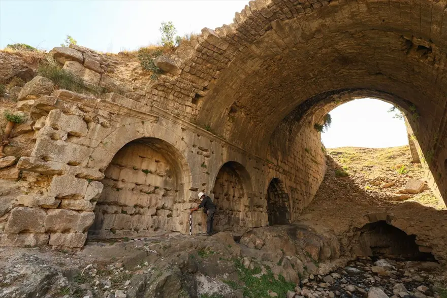 'Türkiye'nin kolezyumu'nda seçkinlere özel 1800 yıllık localar bulundu 4