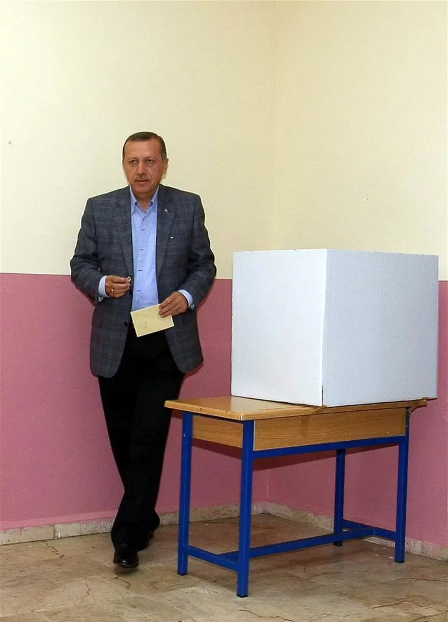 Türkiye sandık başındaydı 73
