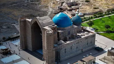 Kazakistan'ın Türkistan şehri tarihi zenginlikleriyle büyülüyor