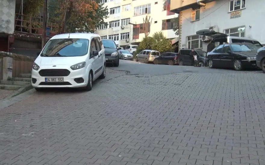 İstanbul'da feci kaza: Scooter kullanan küçük çocuk otomobilin altında kaldı 5