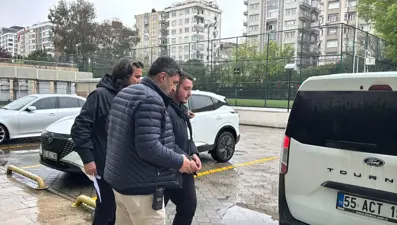 Kız arkadaşına yan baktığı için bıçakla saldırdı