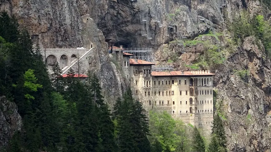Sümela Manastırı’nda fresklere sızan suya önlem 11