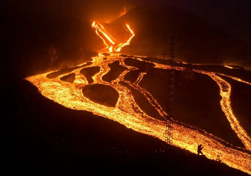 La Palma'daki kabus şiddetini artırdı: Saniyede bir metre hızla ilerleyen lavlar önüne geleni yutuyor 7