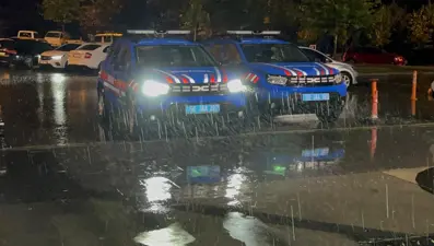 Tarım işçileri ile mahalleli arasında sopa, bıçak ve yumruklu kavga