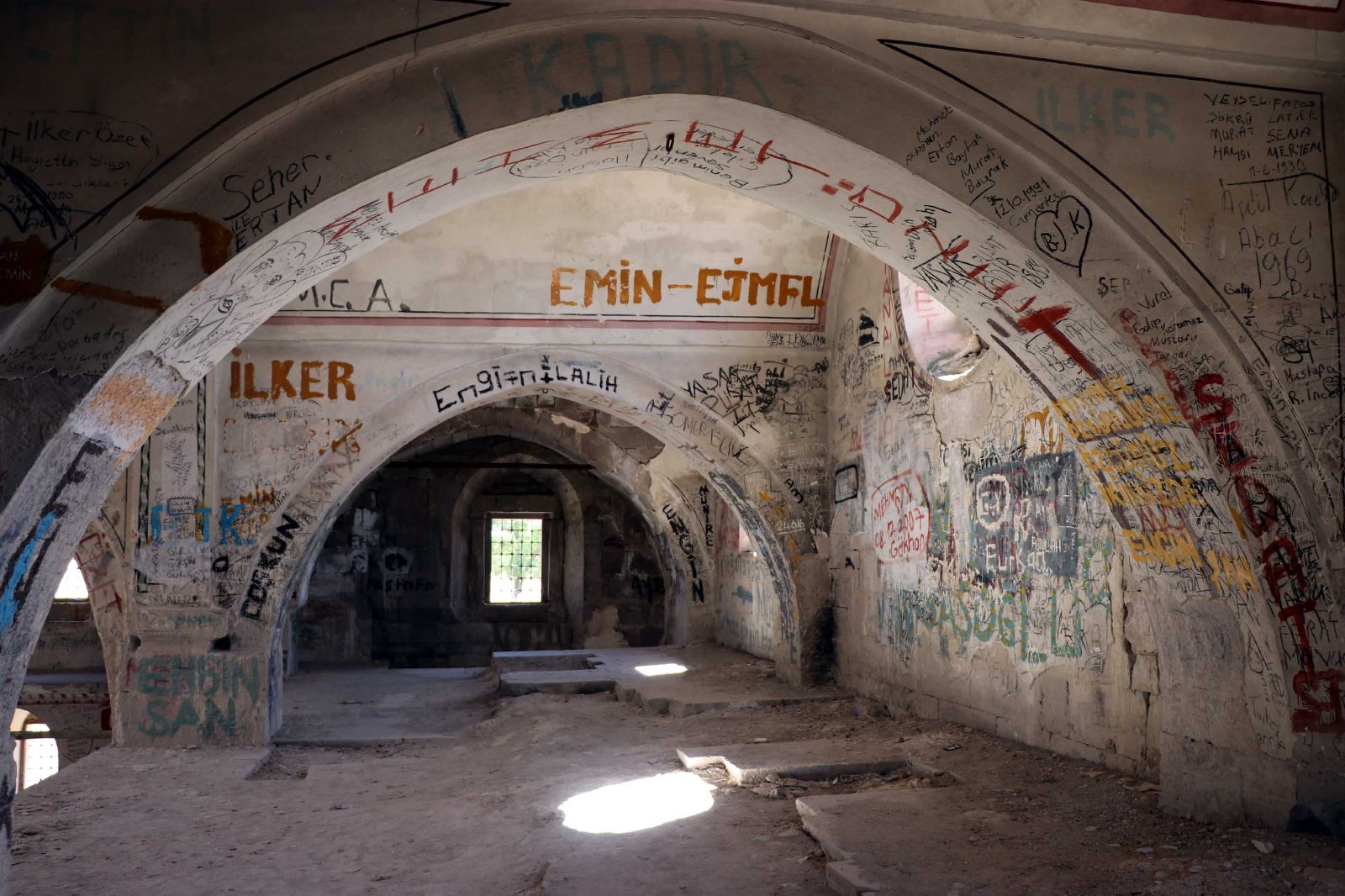 Definecilerin tahrip ettiği tarihi kilise, restore edilecek