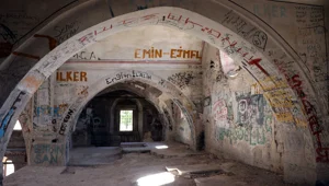 Definecilerin tahrip ettiği tarihi kilise, restore edilecek Definecilerin tahrip ettiği tarihi kilise, restore edilecek