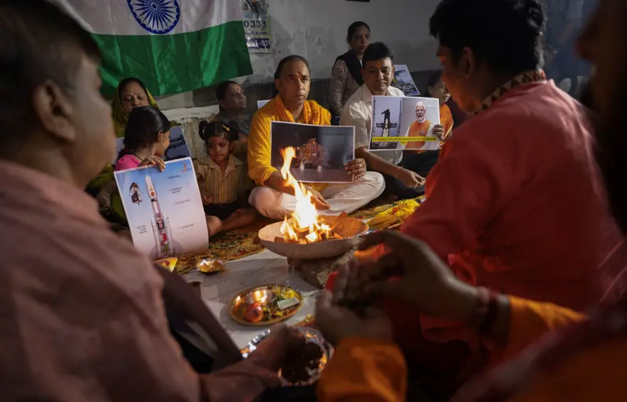 Hindistan'a ait Chandrayaan-3 uzay keşif aracının Ay'daki ilk görüntüleri paylaşıldı 7 Hindistan'a ait Chandrayaan-3 uzay keşif aracının Ay'daki ilk görüntüleri paylaşıldı 7