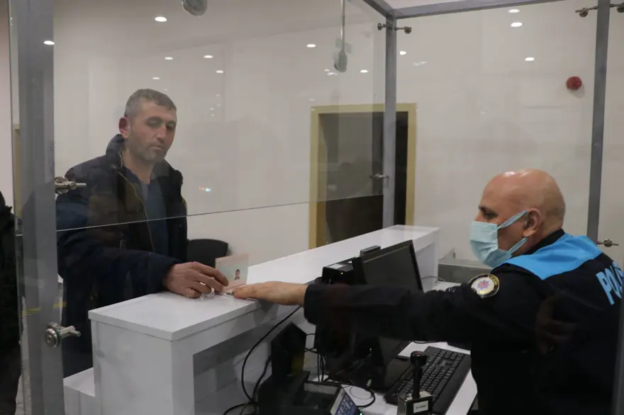 Ukrayna'dan tahliyeler sürüyor: Peş peşe atılan bombalarla uyandık 10