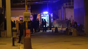 Seyyar satıcılar iki zabıtayı bıçakladı