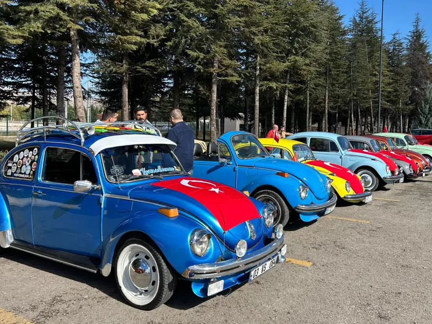 Klasik otomobillerle Ankara'da 29 Ekim korteji 2