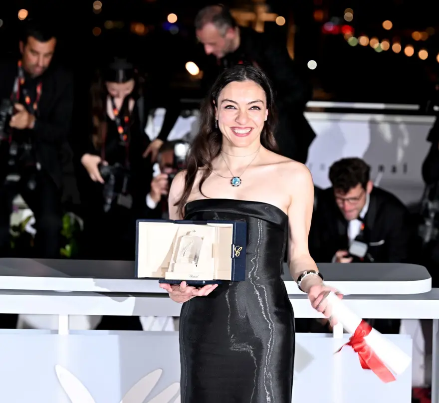 Merve Dizdar Cannes Film Festivali'nde en iyi kadın oyuncu ödülünü aldı 31