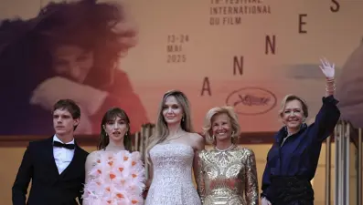 Angelina Jolie'den genç yıldızlara başarı ödülü