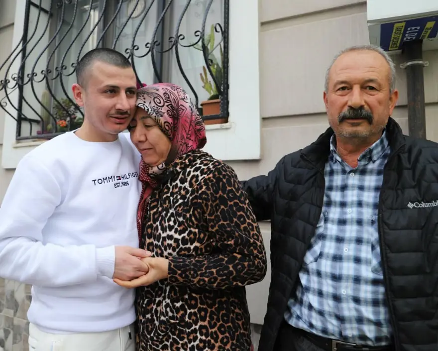 Şam zindanında 14 ay! Manisalı Engin yurda döndü... Suriye'de yaşadıklarını tek tek anlattı 2 Şam zindanında 14 ay! Manisalı Engin yurda döndü... Suriye'de yaşadıklarını tek tek anlattı 2