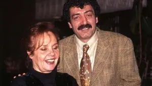 Muhterem Nur ilk kez Müslüm Gürses'in mezarına gidemedi Muhterem Nur ilk kez Müslüm Gürses'in mezarına gidemedi