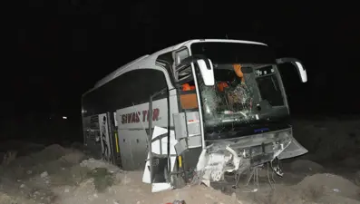 Yozgat'ta yolcu otobüsü devrildi: 10 yaralı