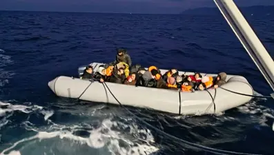 Çanakkale açıklarında 26 kaçak göçmen kurtarıldı