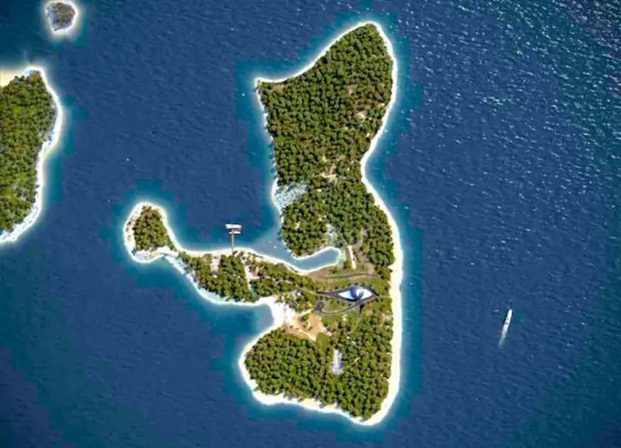 Naomi'ye Sedir Adası'nda çevreci saray Naomi'ye Sedir Adası'nda çevreci saray