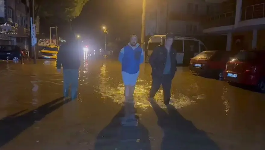 Fırtına birçok ilde etkili oldu: İstanbul'da gemi karaya oturdu 23