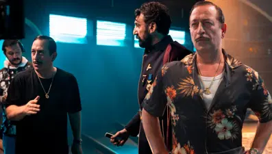 Cem Yılmaz'dan yeni set pozları. İşte GORA 4 GORA dünyası