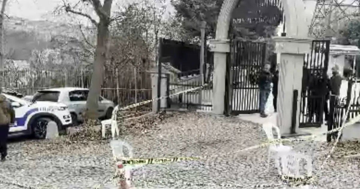 Annesinin cenazesinde kardeşini öldürdü