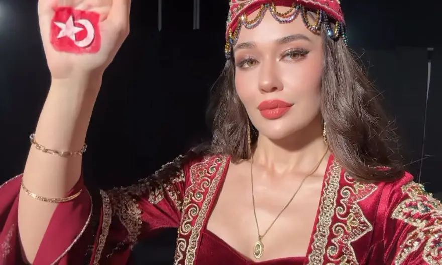 Miss Universe'de yarışan Ceren Arslan paylaştı: Türk bayrağına izin verilmedi 1