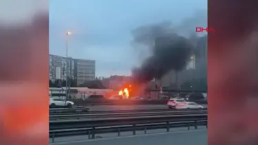 Cevizlibağ'da iş makinesi alev alev yandı