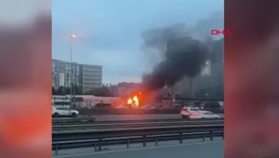 Cevizlibağ'da iş makinesi alev alev yandı