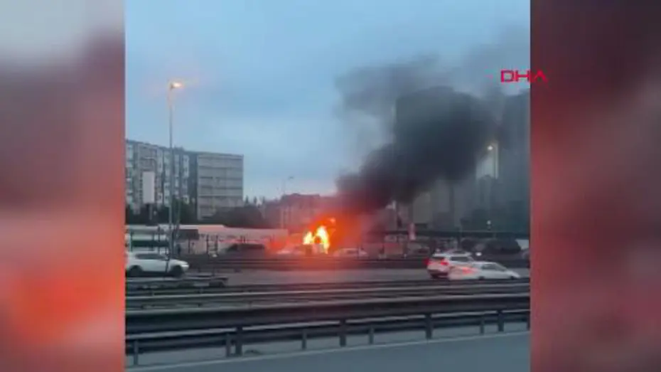 Cevizlibağ'da iş makinesi alev alev yandı