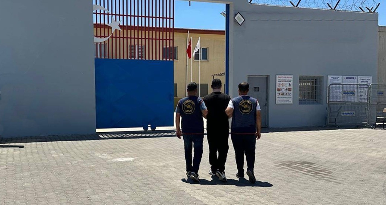 20 yıl hapis cezasıyla aranıyordu. Gaziantep'te yakalandı
