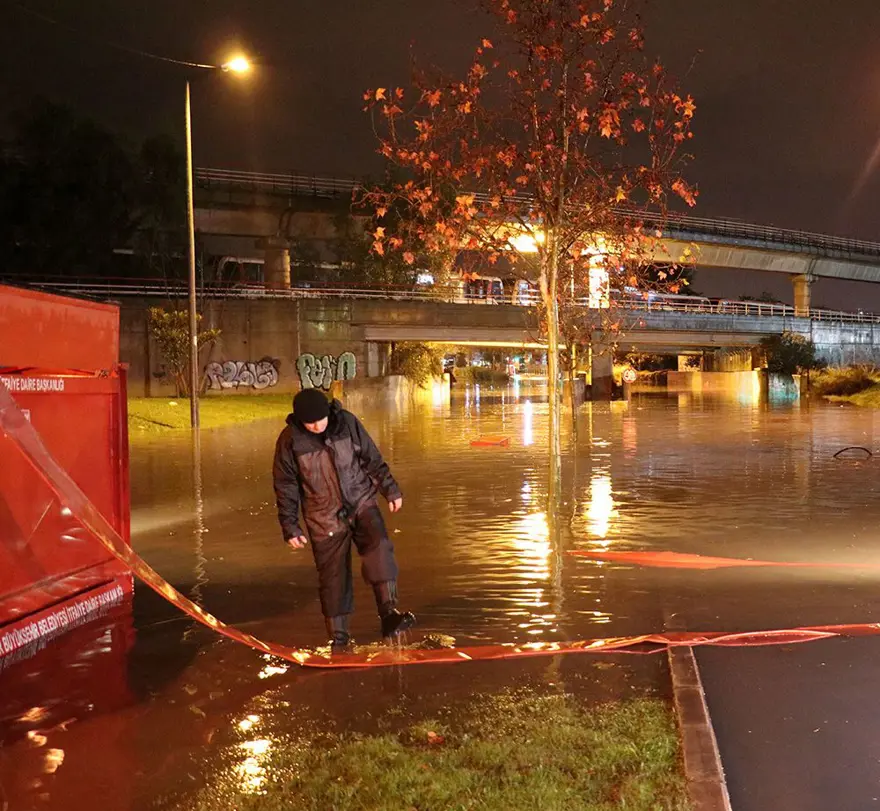 İzmir'de şiddetli yağış 2