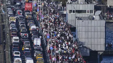 İstanbul trafiğinde 100. yıl yoğunluğu