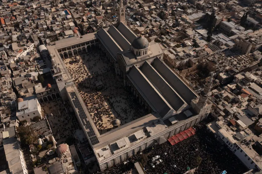 Emevi Camisi'nin halıları Türkiye'den gidecek. Yüzde yüz yün olacak. 