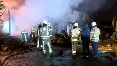 Tuzla'da palet fabrikasında yangın