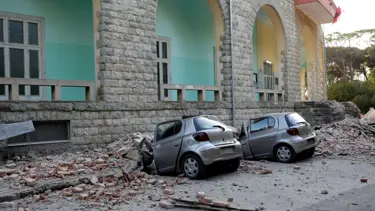 Arnavutluk'ta 5,8 büyüklüğünde deprem: 68 kişi yaralandı