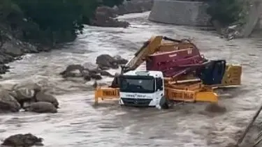 Panik dolu anlar: Yağmur bastırdı, sular bir anda yükseldi