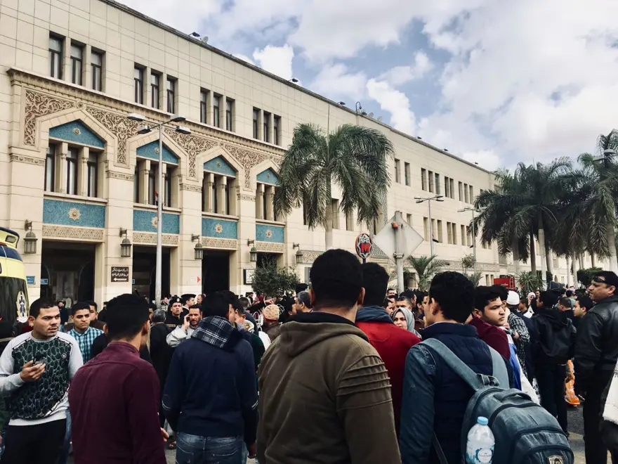Mısır'da tren istasyonunda yangın: 25 ölü 20 Mısır'da tren istasyonunda yangın: 25 ölü 20