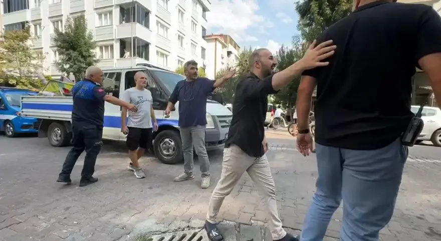 Kaldırım işgalcilerine denetim! Yüzlerce duba, lastik, palet, flama toplandı 1