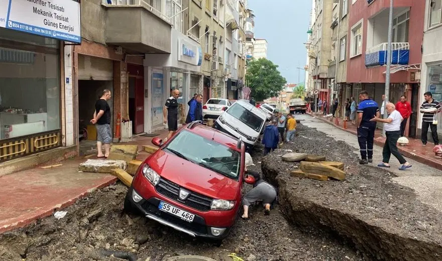 Kuvvetli sağanak birçok ilde hayatı felç etti: Sele kapılan 3 kişi hayatını kaybetti, 1 bebek kayıp 11