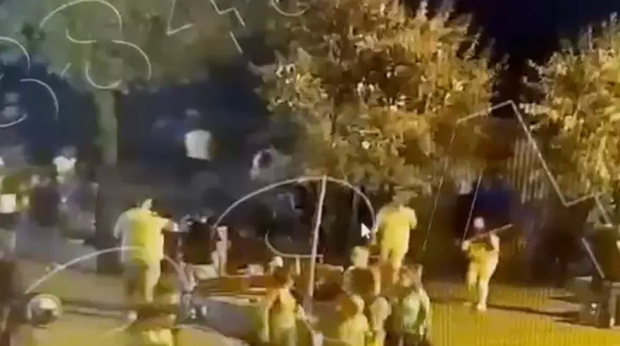 Yüksek ses ihbarına giden polisin burnunu kırdılar Yüksek ses ihbarına giden polisin burnunu kırdılar