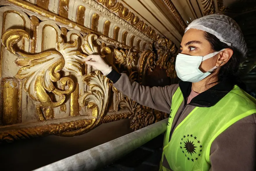 Dolmabahçe Sarayı Süfera Salonu'nun restorasyonu devam ediyor 2 Dolmabahçe Sarayı Süfera Salonu'nun restorasyonu devam ediyor 2