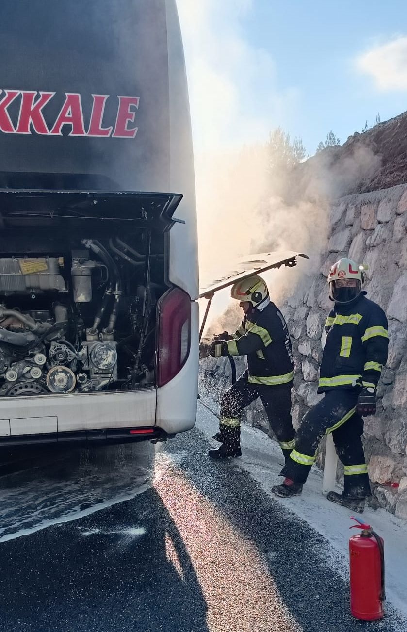 Denizli'de yolcu otobüsünde yangın