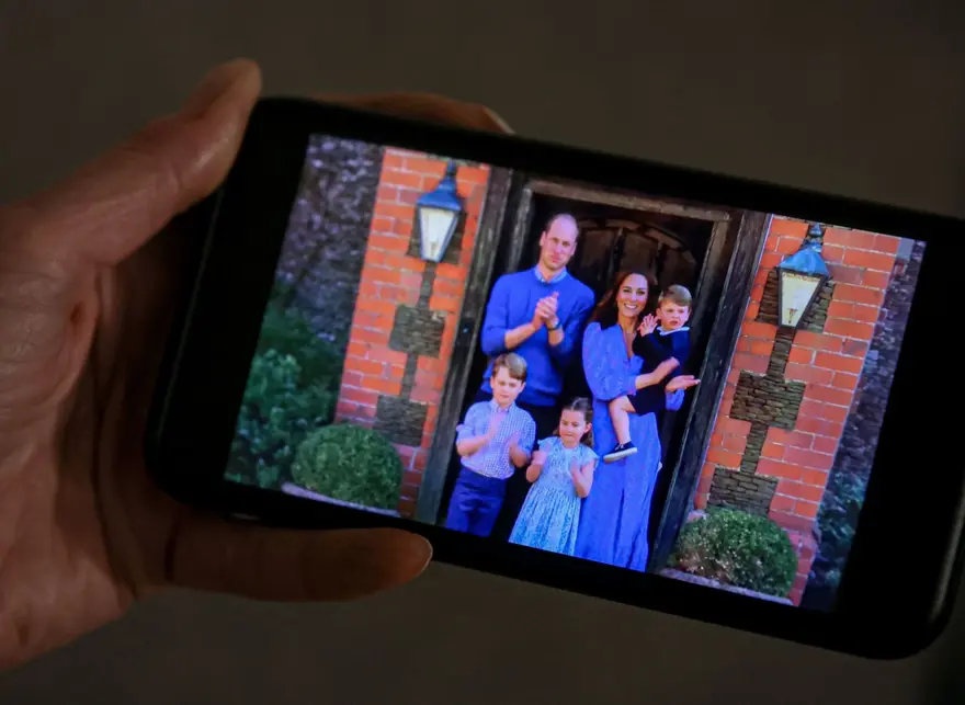 Kate Middleton ve Prens William çocuklarıyla alkış eylemine katıldı 3