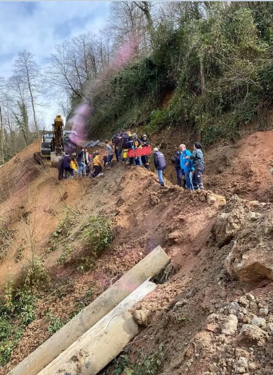 Trabzon'da içme suyu hattı çalışmasında göçük: 3 işçi yaşamını yitirdi 4