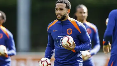 Milli futbolcuya havalimanında hırsızlık şoku: Kampa katılamıyor, maça çıkamayabilir