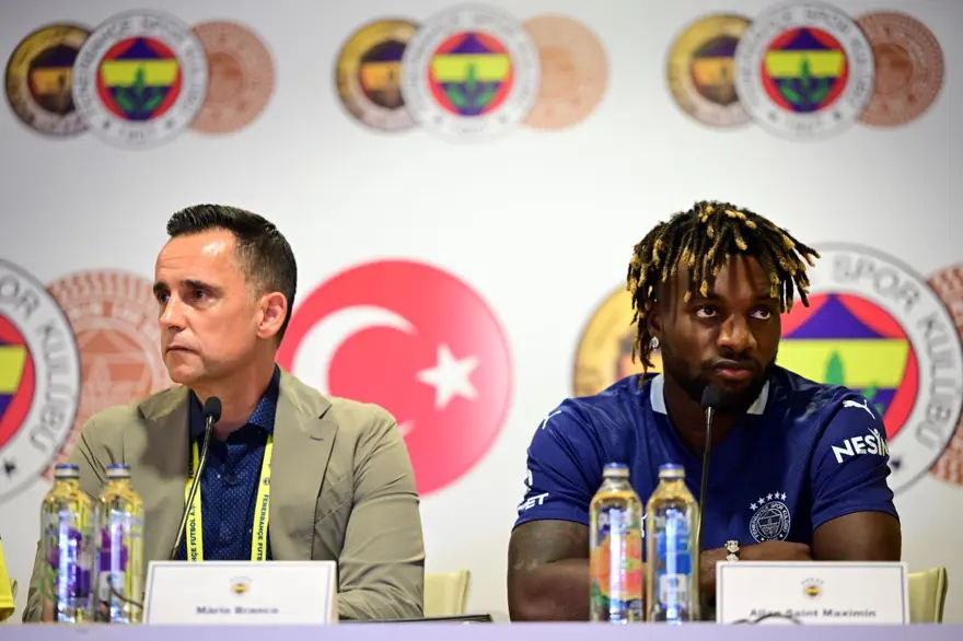 Fenerbahçe'de 5'i yeni transfer, 7 futbolcu için imza töreni düzenlendi 25 Fenerbahçe'de 5'i yeni transfer, 7 futbolcu için imza töreni düzenlendi 25