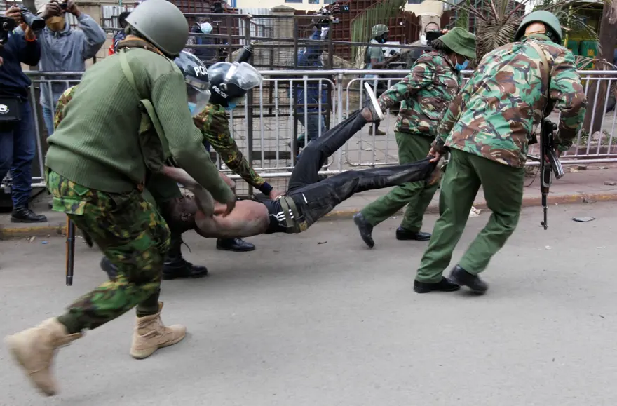 Kenya'da sert polis müdahalesine rağmen protestolar sürüyor 4