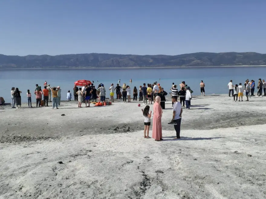 Salda Gölü'ne giren 13 yaşındaki çocuktan acı haber 1