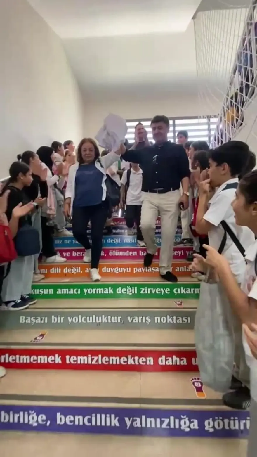 46 yıllık öğretmeni ağlatan veda 