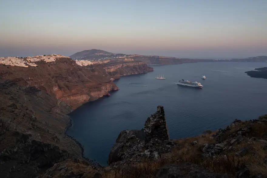 Santorini'den büyük kaçış! Ek uçak seferleri kondu, gemiler art arda kalkıyor 8 Santorini'den büyük kaçış! Ek uçak seferleri kondu, gemiler art arda kalkıyor 8